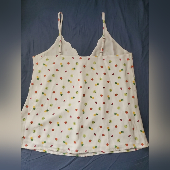 Socialite White Scalloped Cami Tank Top - Picture 2 of 6